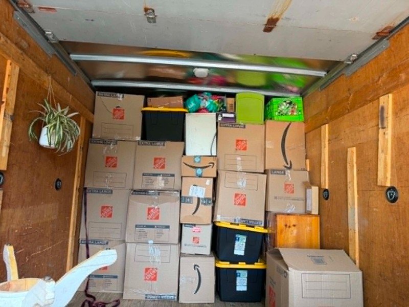 Unloading help for Chicago apartments condos and homes